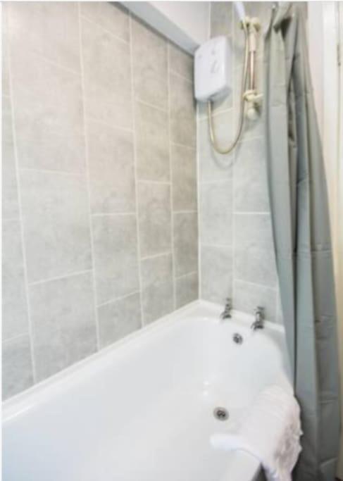 Antonio Str Liverpool 6 Beds Extérieur photo