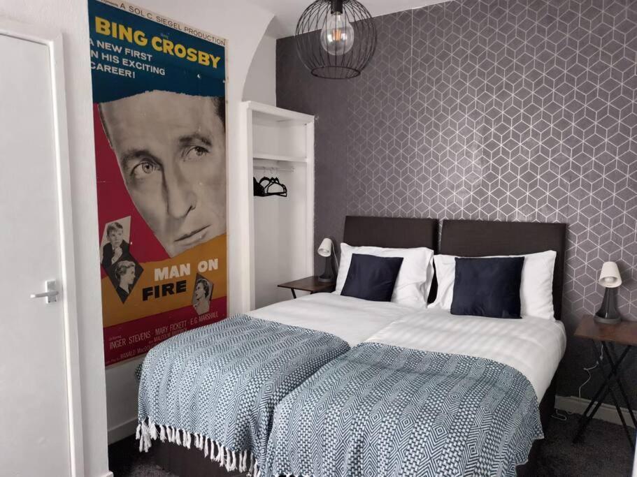 Antonio Str Liverpool 6 Beds Extérieur photo