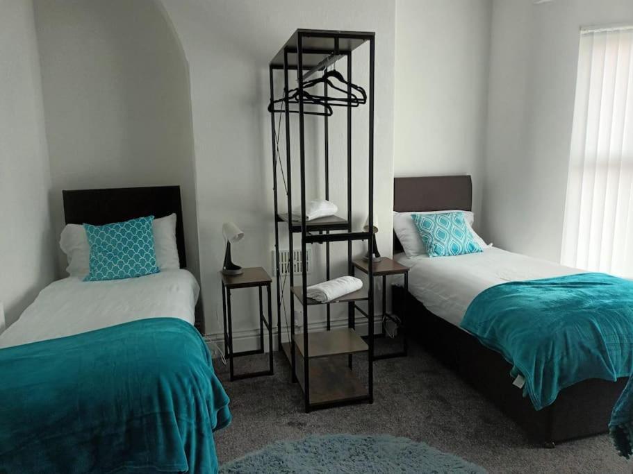 Antonio Str Liverpool 6 Beds Extérieur photo
