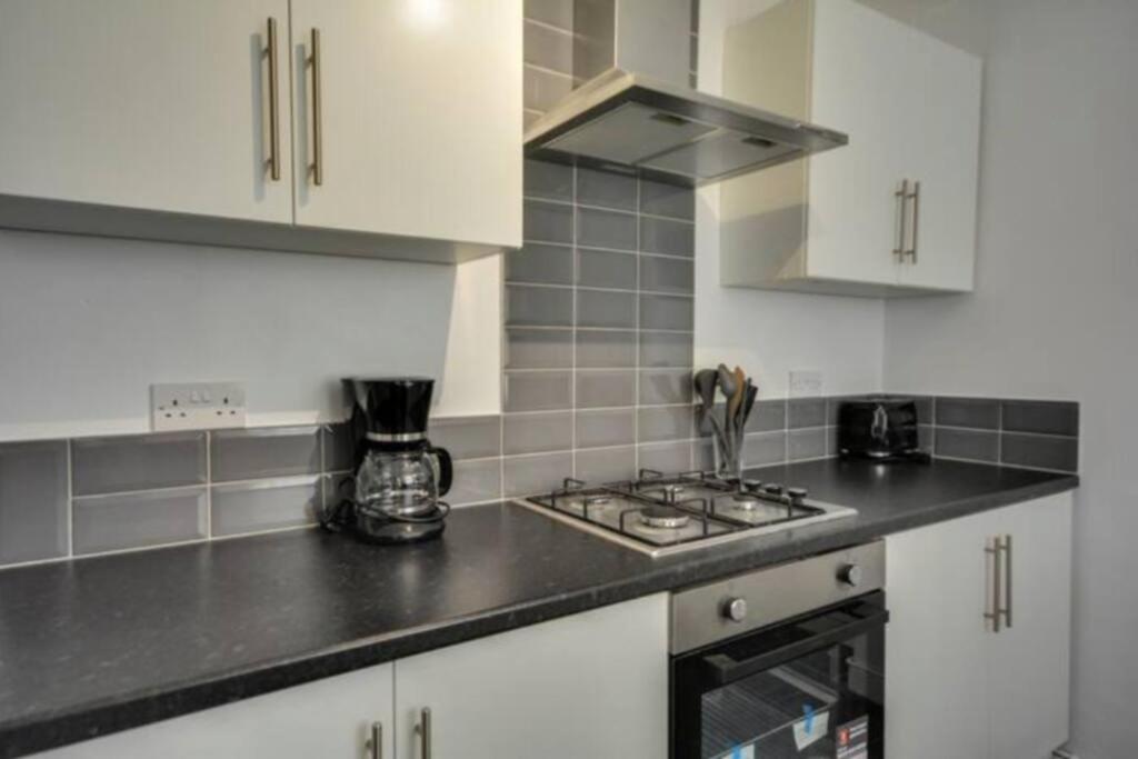Antonio Str Liverpool 6 Beds Extérieur photo