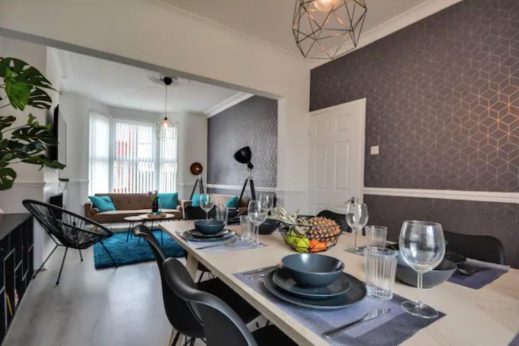 Antonio Str Liverpool 6 Beds Extérieur photo